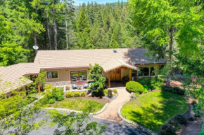 Lux, designer 8-acre retreat with private creek